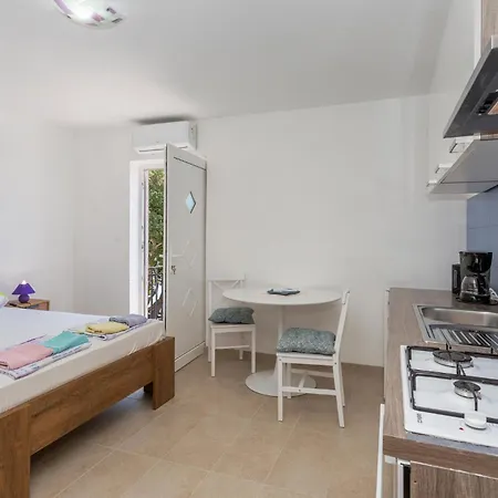 In With House Sea View דירה